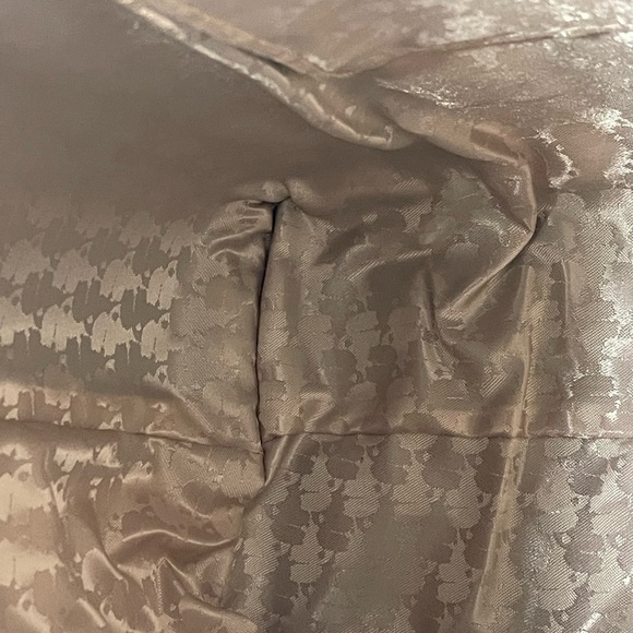 Karl Lagerfeld White Tote with heart accessory, NWT - Picture 13 of 15